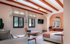 La Montre Luxury Boutique Suites